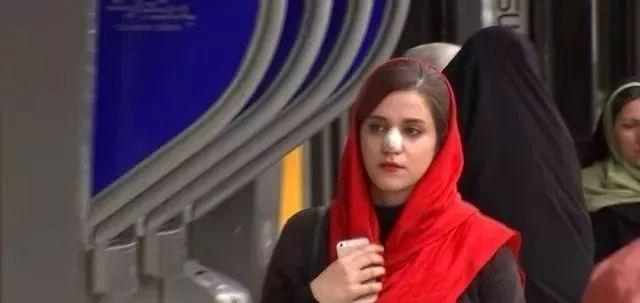 12岁整鼻到20岁还没拆绷带，只是为了炫富？