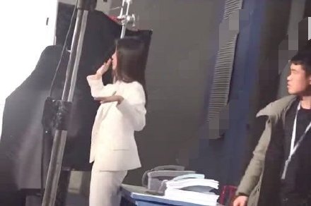 小海绵也太可爱了吧！探班baby竟然抢了所有风头