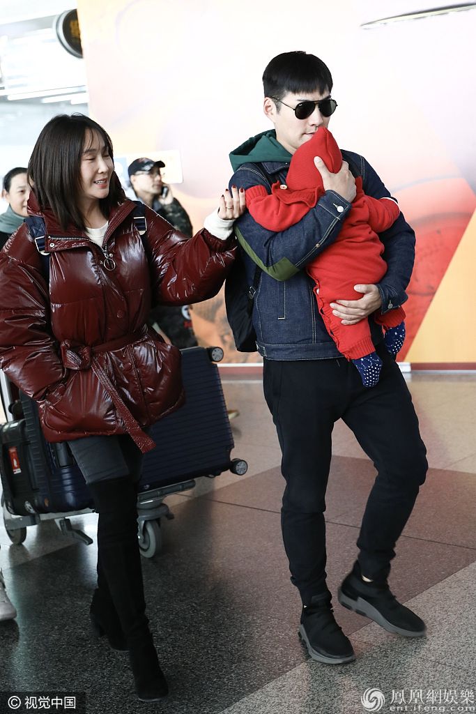 奶爸的象征！严屹宽抱娃姿势帅气 杜若溪变甩手掌柜