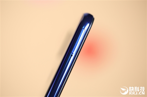 1099元！小米Play开箱图赏：后背渐变酷炫