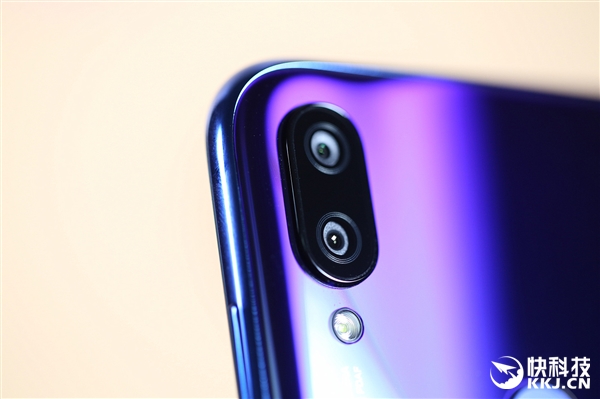 1099元！小米Play开箱图赏：后背渐变酷炫