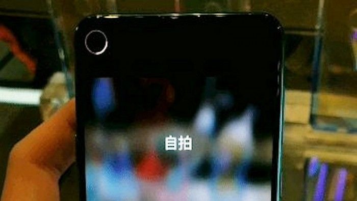 三星为Infinity-O打孔屏的摄像头周围设计了动画