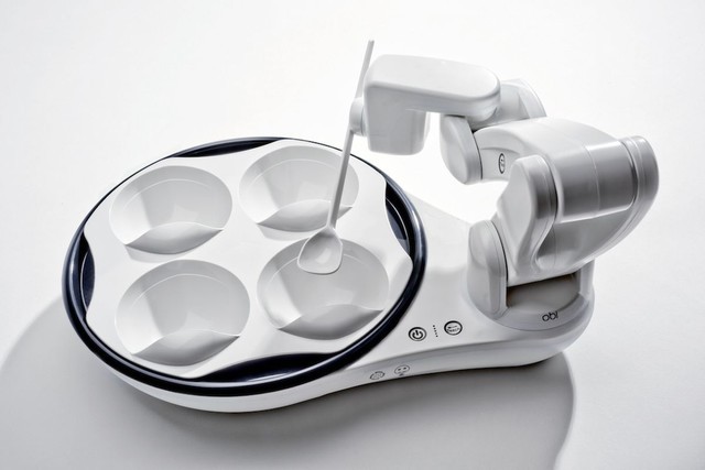 美国惊现自动喂饭机器人 饭来张口的日子来啦