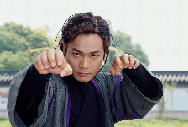 可以演傻子,可以演变态,可以演大侠,还有什么角色能难住郭晋安