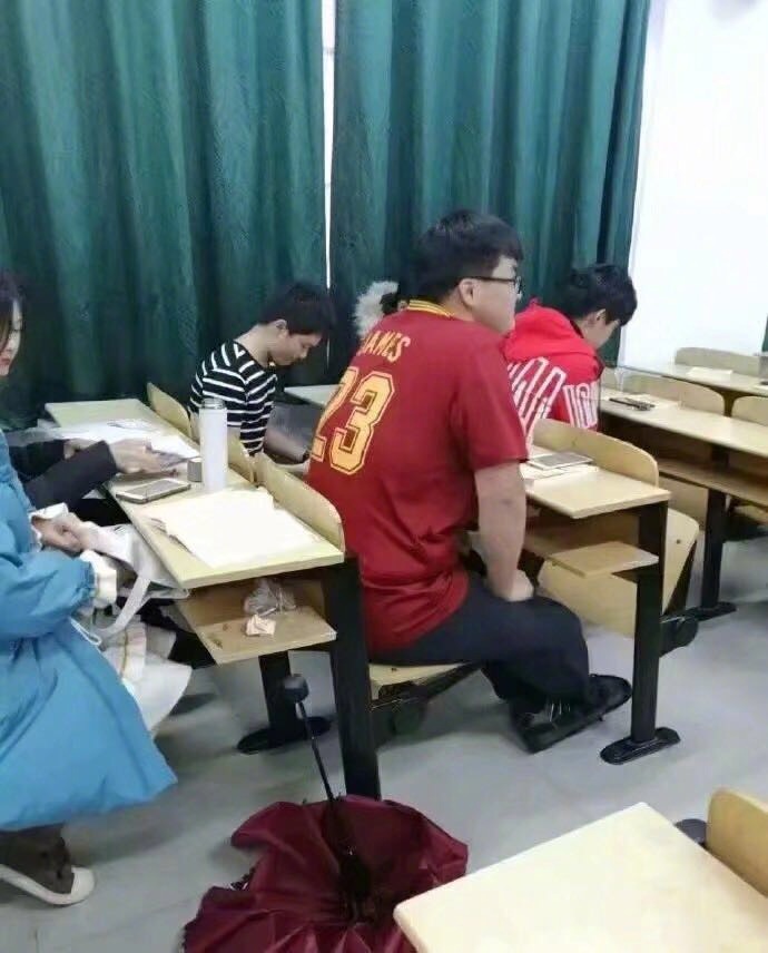 每日神段子丨当女孩子得知有帅哥要来派对会怎么做！