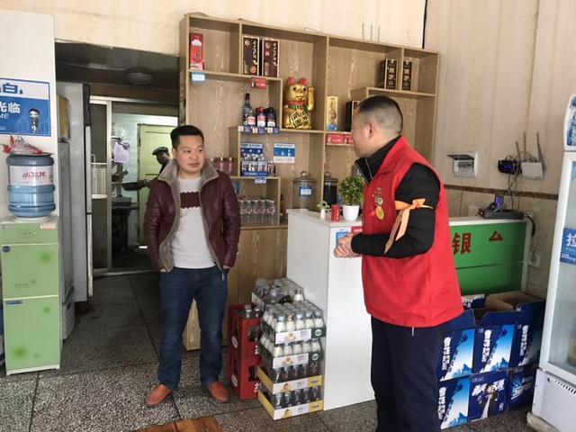 安顺经开区“橙丝带”创文志愿者，点亮城市文明留影不留痕