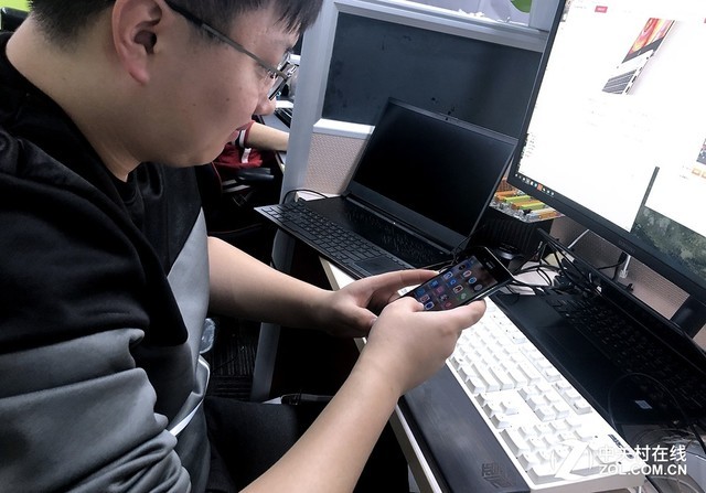 2018编辑都在用什么手机？我们列了一份清单