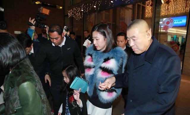 哪些富豪是穷苦出身 2C87864BBA70D65FE148F4723184B0472AF1651D_size39_w640_h387.jpeg