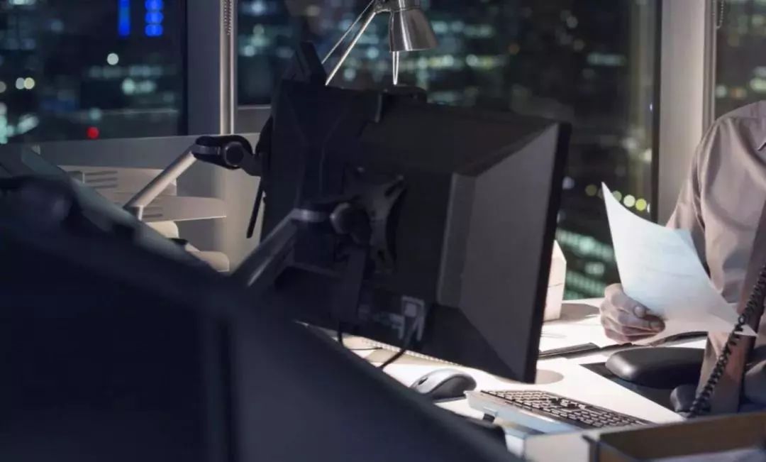 压垮互联网从业者的那根稻草：用命搏一个未来