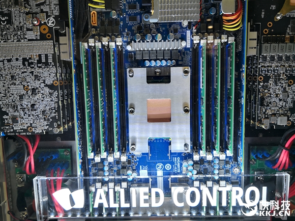 效率比风冷高4000倍！技嘉搬出液冷服务器：16块显卡