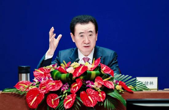 万达收入缩水130亿称不再是房企,王健林蒸发737亿