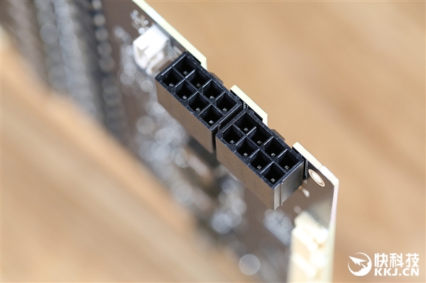 七彩虹iGame RTX 2080 Vulcan X OC图赏