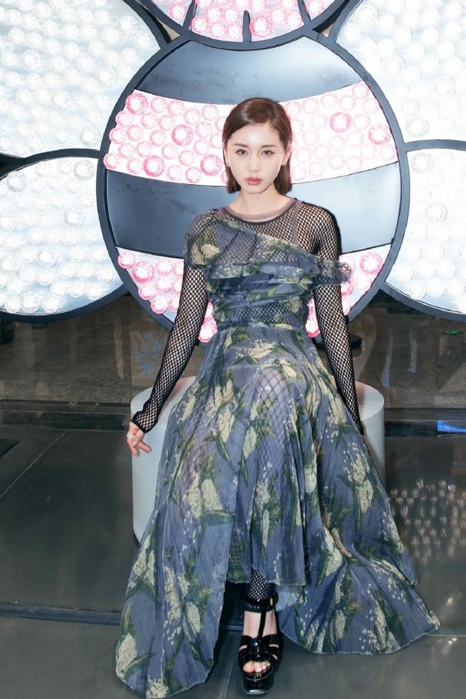 王子文真牛,窗帘布+鞋子也穿出情趣,渔网还写真美女图片美感图片