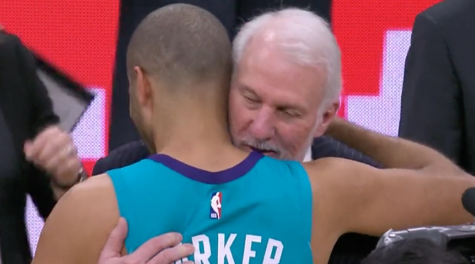 难说再见!帕克赛后与马刺教练组、前队友深情拥抱_凤凰网