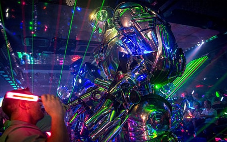 噱头大于实际 日本的机器人旅馆裁掉了一半的“员工”