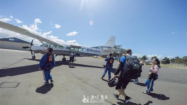 第一次高空跳伞是什么感受?