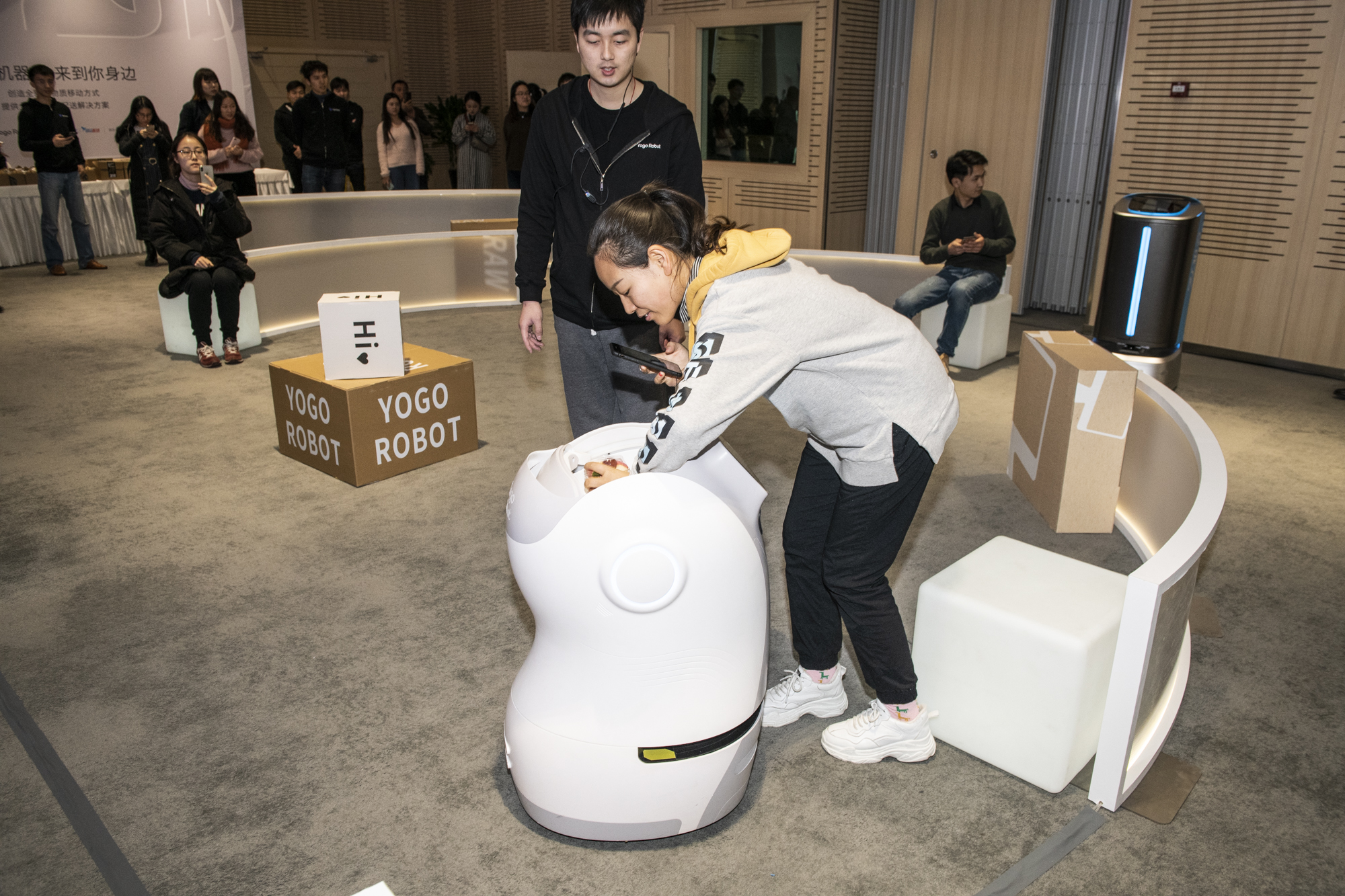 未来把快递送到你面前的，就是这可爱的小家伙