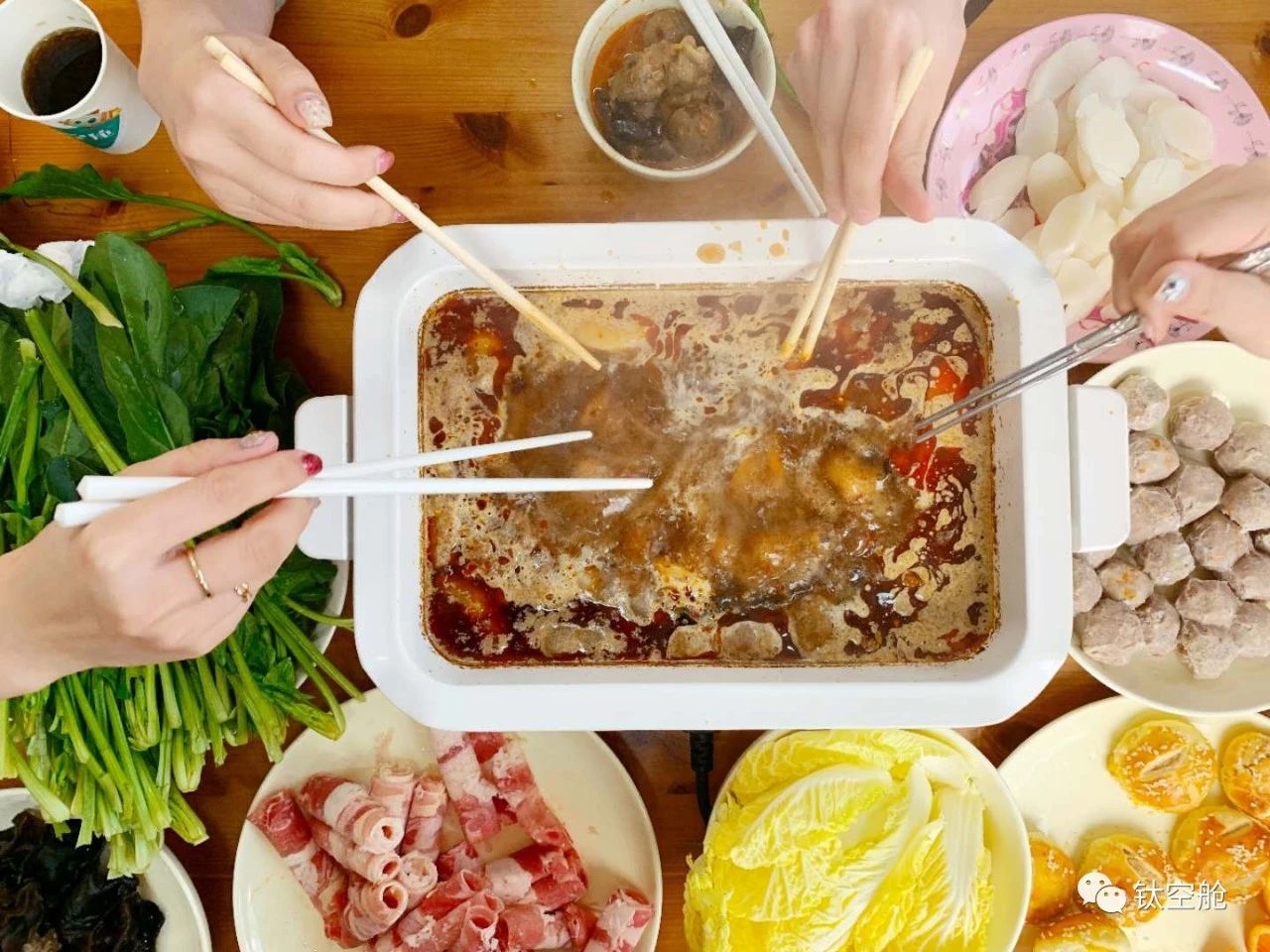 高颜值INS风料理锅，煎炒烹炸小白也能轻松搞定，大寒就要吃火锅｜最生活