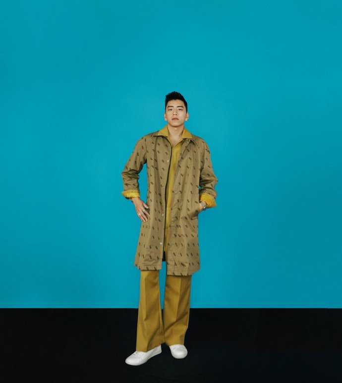 王大陆又换新造型!超绿色弹发型还穿尖子v绿色矿大烫发图片