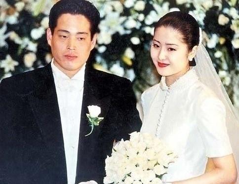 她24岁嫁豪门，32岁离婚怒赚2个亿，47岁美得风生水起！
