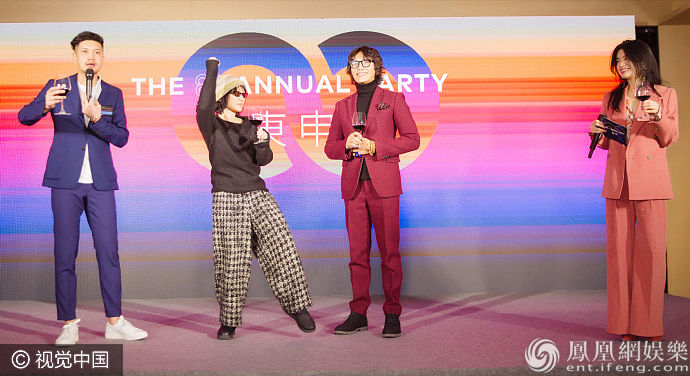 陈坤酒红西装配黑框眼镜英俊时髦 周迅窄框眼镜扮酷潮趣前卫