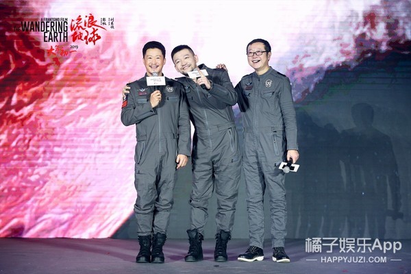 《流浪地球》全国首映口碑爆棚 导演郭帆“空手套战狼”