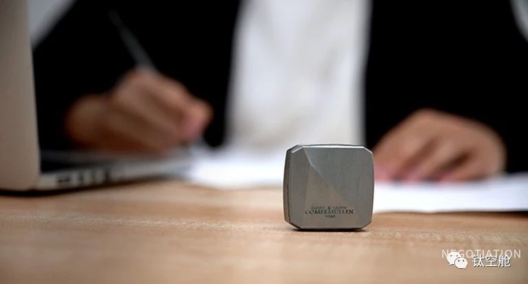 让男士涂香水变成一件很酷的事情，既是香水也是手玩｜智慧星球