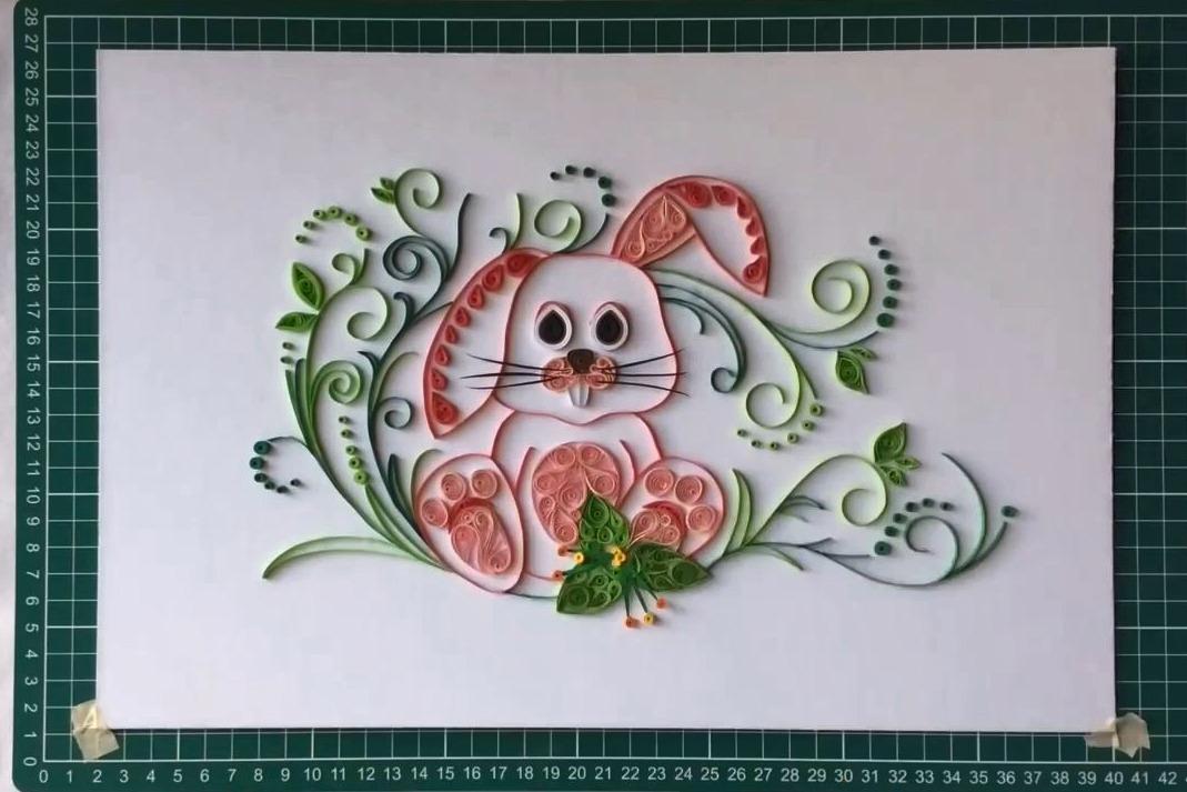 她用彩纸拼出一只可爱的兔子，手工教程！