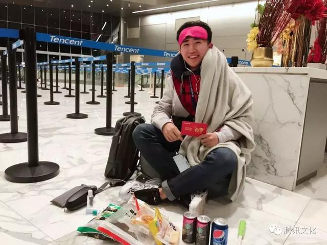 腾讯初八开工万人抢红包：马化腾刘炽平现场派发 队伍堪比春运