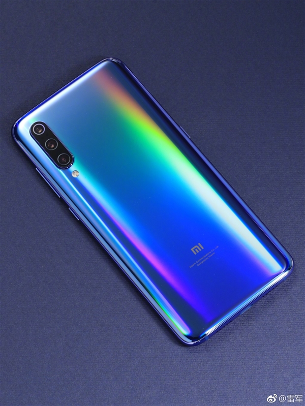 小米9全息幻彩紫色真机图公布 雷军：看了会爱死它