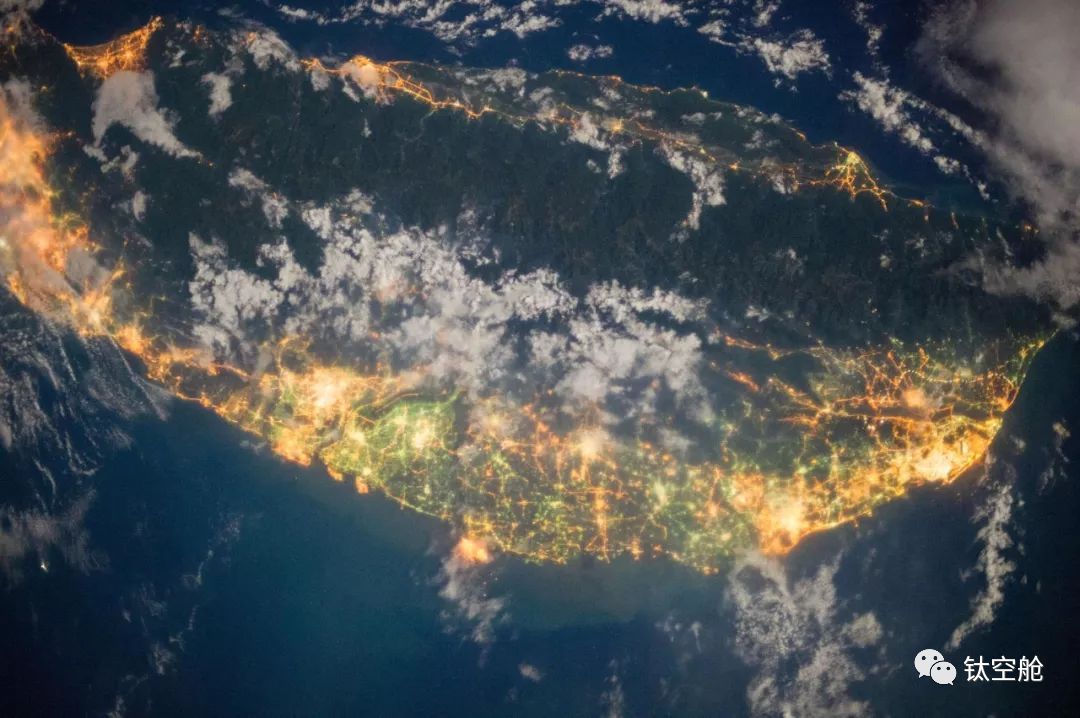 “流浪地球”官方授权AR马克杯，随时太空鸟瞰5亿平方公里地球风景 | 精分剧场
