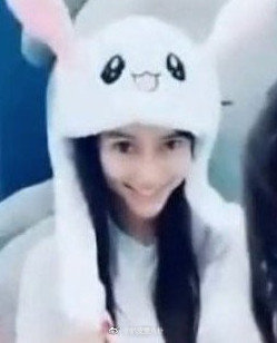 网红滤镜下的angelababy，大眼尖下巴变成另外一个人！