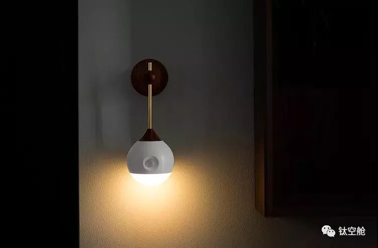人性化智能小夜灯，靠近自动亮起，可固定、可分离，随身照明超便利 | 钛空舱