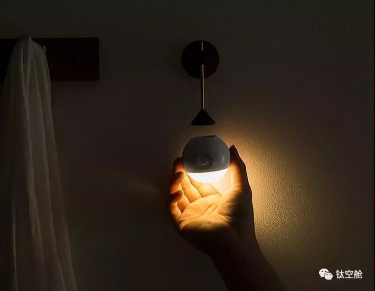 人性化智能小夜灯，靠近自动亮起，可固定、可分离，随身照明超便利 | 钛空舱