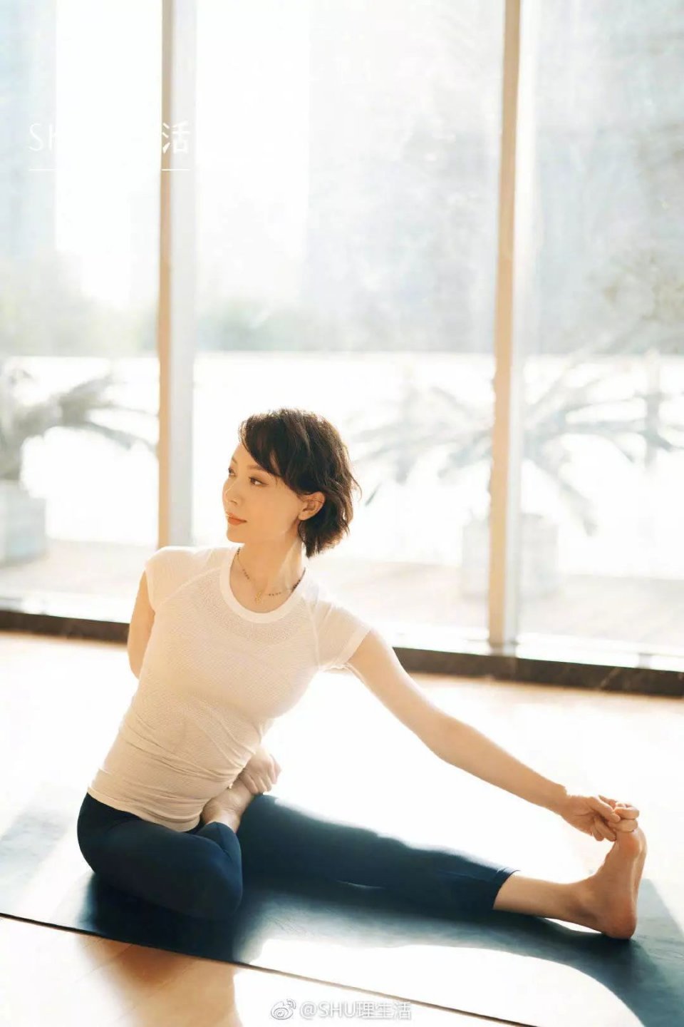 41岁陈数视频网友,女人:这是告白最高级的肚脐眼女人瑜伽扣播放图片