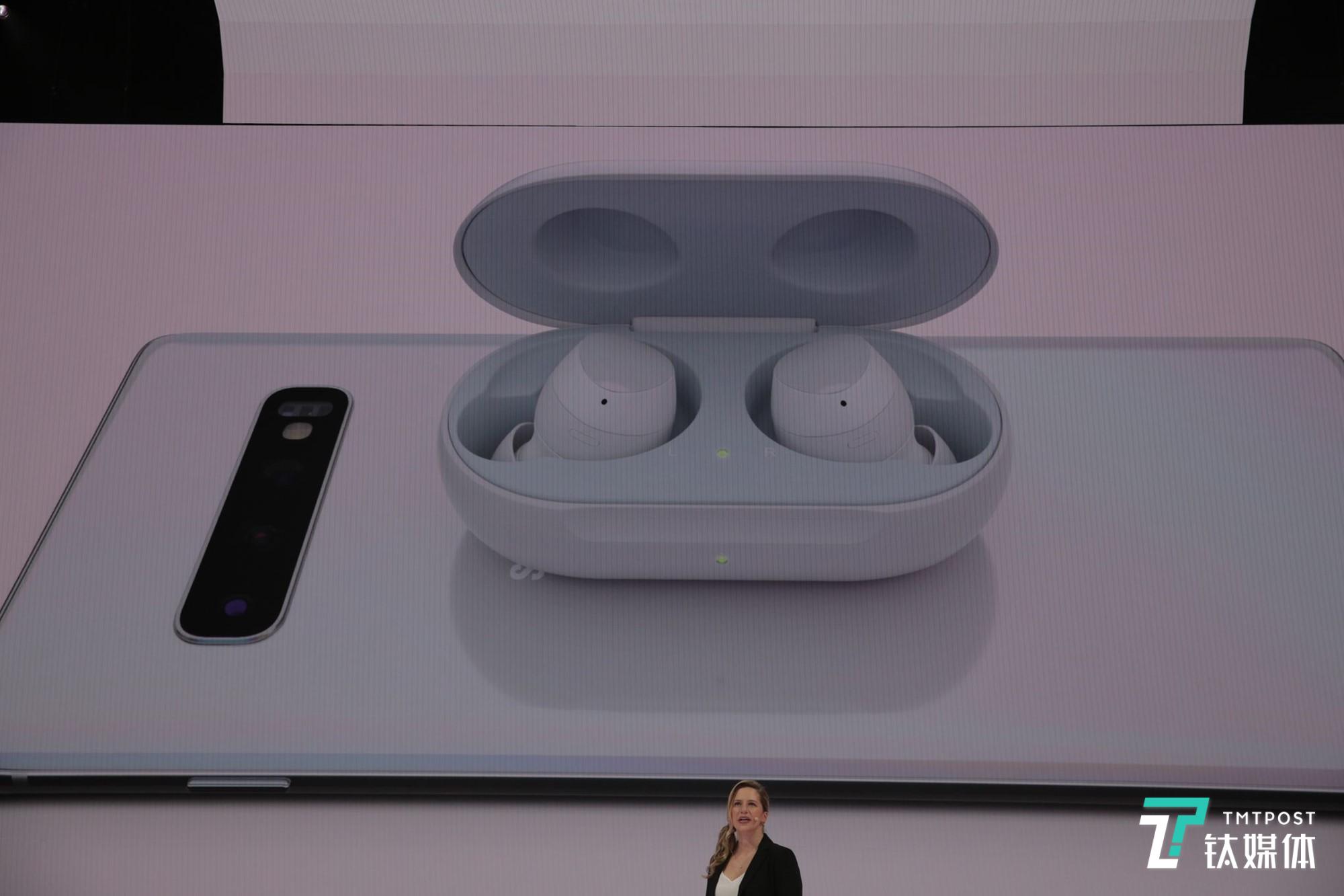 三星Galaxy Fold：折好这台 7 寸机，揣进口袋不占地