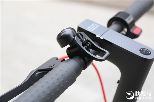 折叠只需3秒!小米米家电动滑板车Pro图赏
