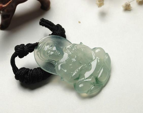 鑫劦飞每日一问（140）翡翠挂件如何搭配挂绳更好看？