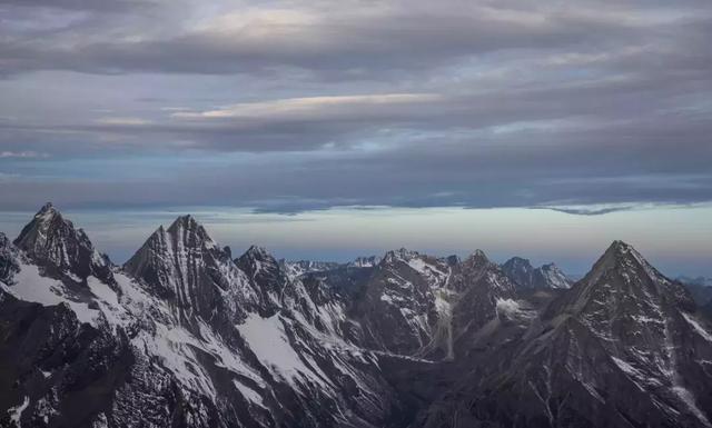 不用去瑞士,成都也要有山地火车了,直达四姑娘山!