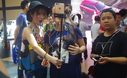 中国网民达8.29亿 网络直播进入转型调整期