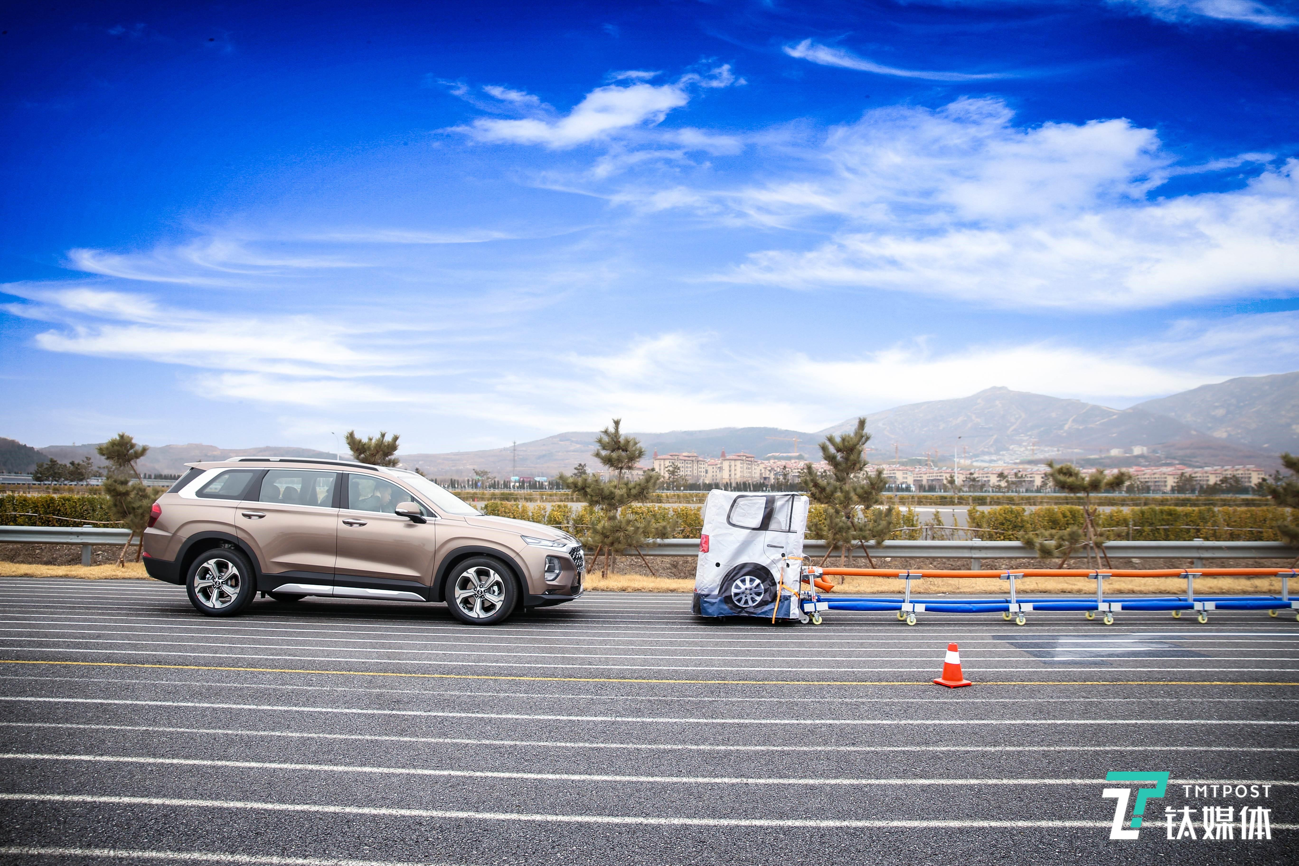 通过指纹让车更懂你，北京现代第四代胜达的黑科技 | 一线车讯