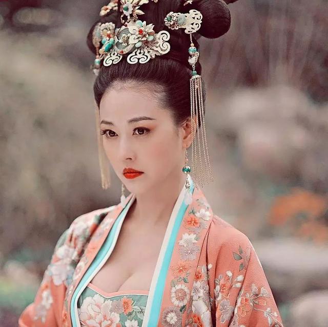 金庸曾说过:“早知道是她演周芷若,我就改结局了”