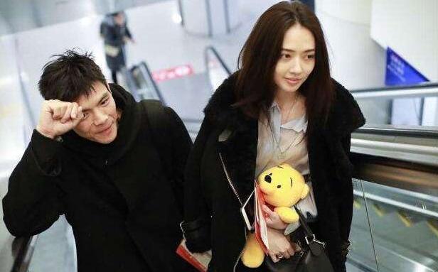 向太陈岚年轻时倾国倾城,美貌不输郭碧婷,在巩俐旁毫不输!