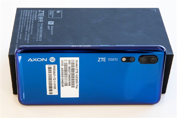 拿到国内首张5G SIM卡后:潘石屹喜提中兴5G手机