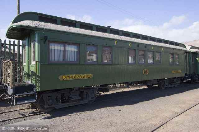 中国高铁总里程达到了2.8万公里，为什么还不淘汰火车？答案来了