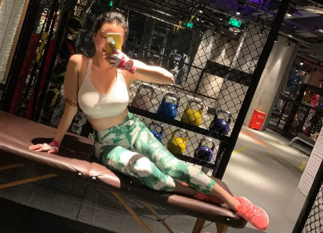 因刘强东案爆红的她如此健身 难怪身材好