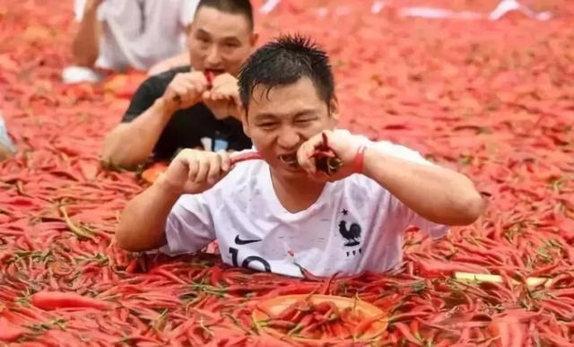 嗜辣的习惯也受地区气候影响,像是云贵川渝地区属于湿冷气候,常吃辣椒