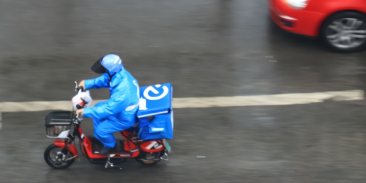 全国1300万骑手生存状态调查:他们“自由”、活在当下、没有归属感,也饱受争议