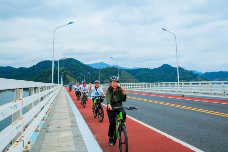 沿途景点:骑行桥,上江埠大桥,千岛湖大峡谷,下姜村,汾口生态湿地