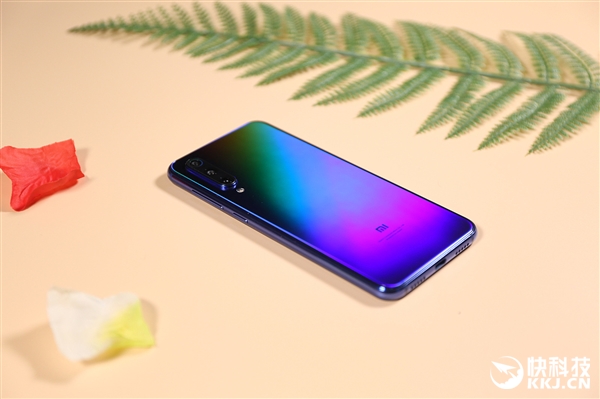 小米9 SE全息幻彩蓝图赏：美轮美奂